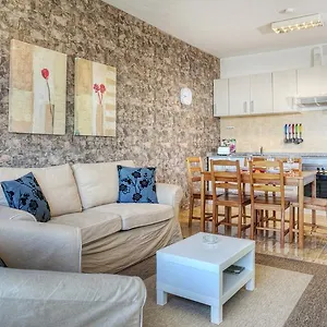 https://apartment-2e.in-canary-islands.com